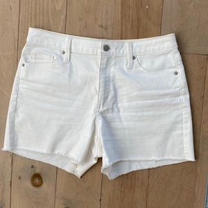 White frayed hem shorts